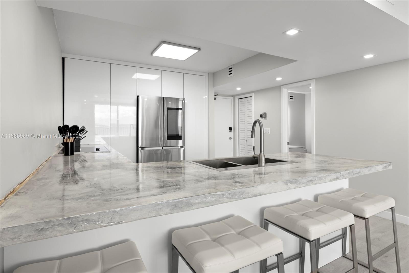 400 North Surf Road, Unit 903 Hollywood, FL 33019 - Photo 6 of 34 a bathroom with a tub and a sink