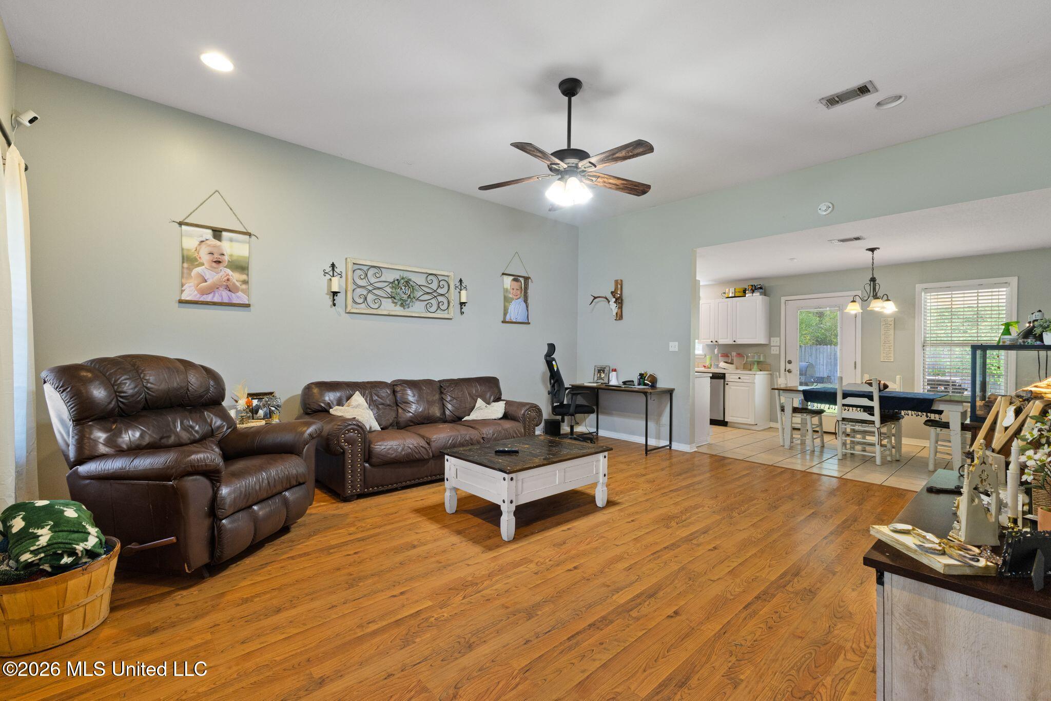 22 Southdown Road Sumrall, MS 39482 - Photo 4 of 16 mls_22_Southdown_Rd-3