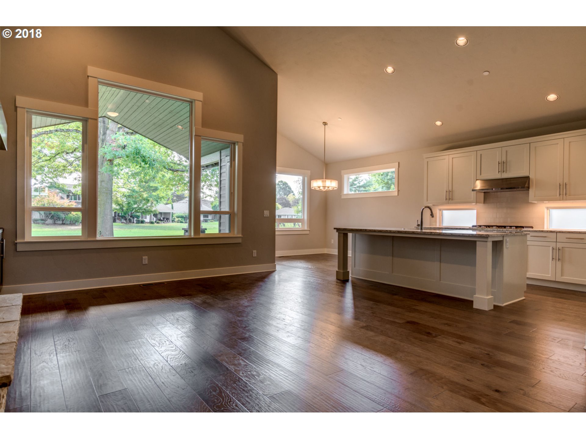 7525 Southwest Honor Loop Wilsonville, OR 97070 - Photo 6 of 28 Gallery Image 6