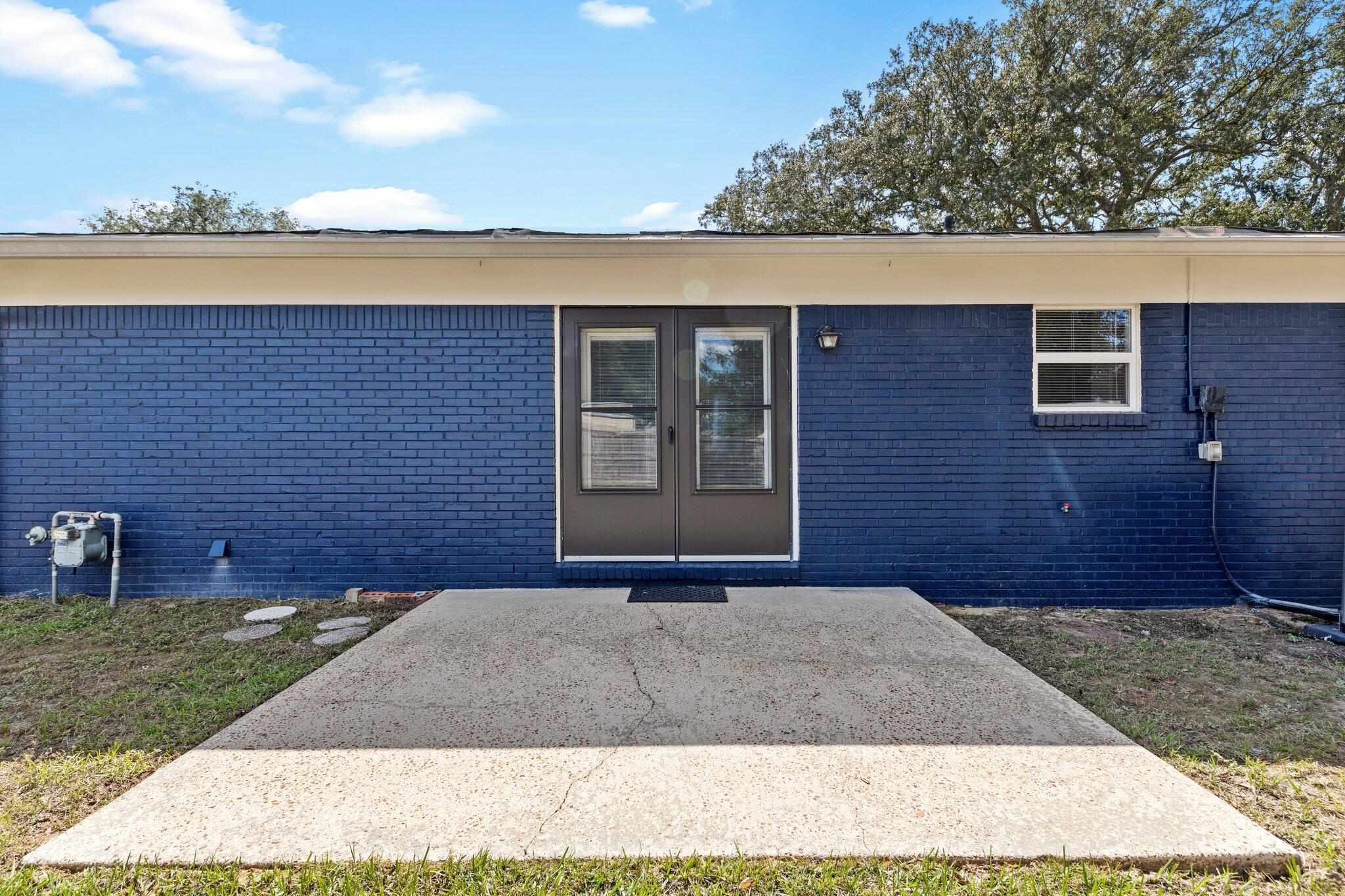 309 23rd Street Niceville, FL 32578 - Photo 27 of 33 a view of a brick house with a yard