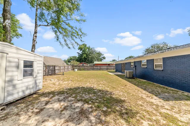 a view of backyard of the house