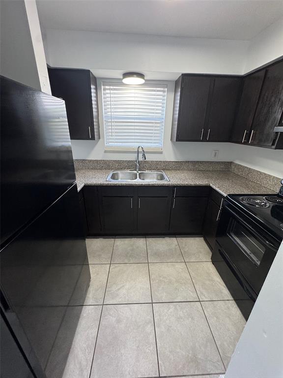 1195 Bentley Road, Unit 1 Leesburg, FL 34748 - Photo 5 of 13 a kitchen with a sink and cabinets