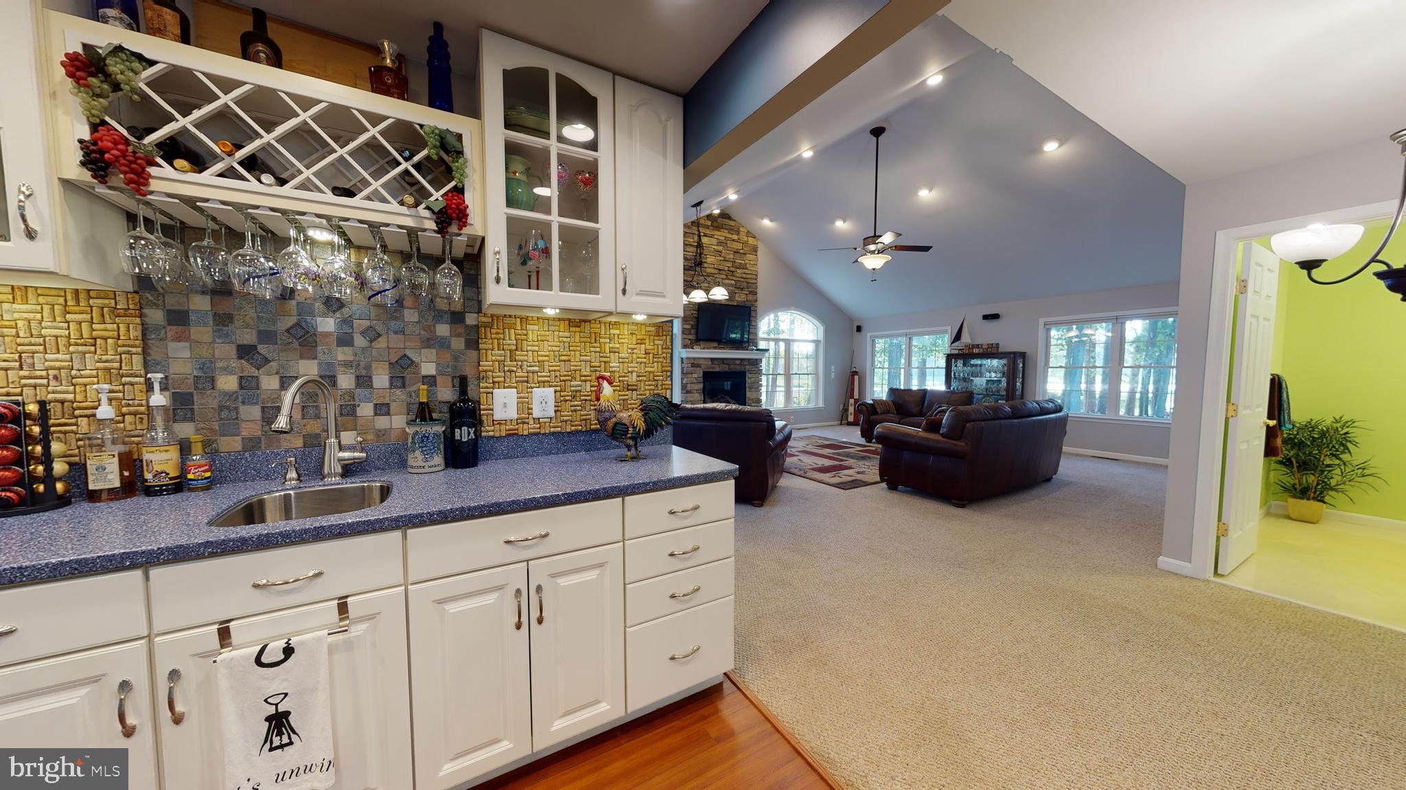 12220 Potomac View Road Newburg, MD 20664 - Photo 14 of 62 Wine/coffee bar