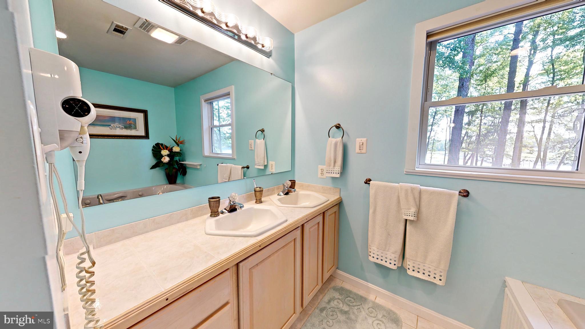 12220 Potomac View Road Newburg, MD 20664 - Photo 36 of 62 Upper level - Hall Bath