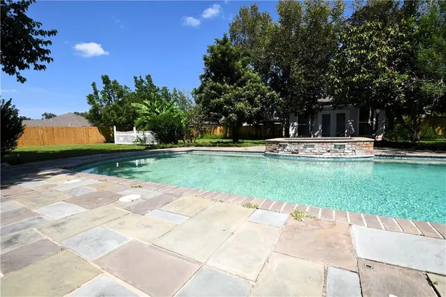 $549,777 | 6313 Tennyson Oaks Lane, Alexandria, LA 71301