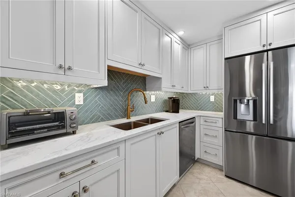 $14,000 | 3443 Gulf Shore Boulevard North, Unit 809, Naples, FL 34103