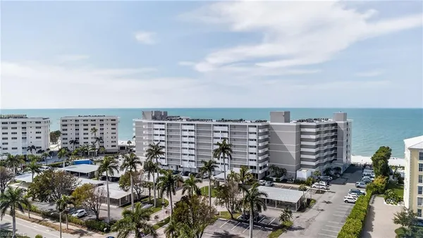 $14,000 | 3443 Gulf Shore Boulevard North, Unit 809, Naples, FL 34103