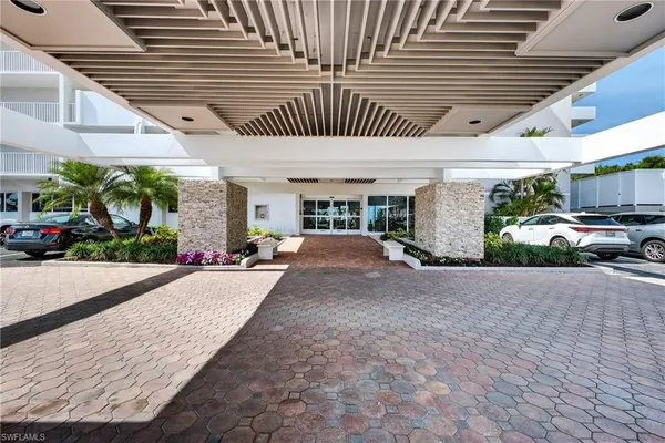 $14,000 | 3443 Gulf Shore Boulevard North, Unit 809, Naples, FL 34103