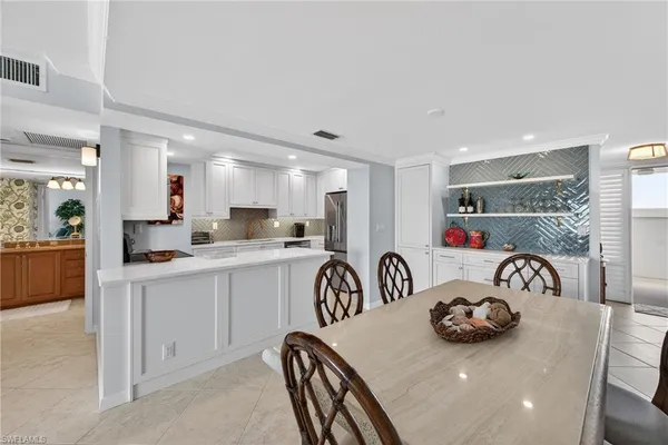 $14,000 | 3443 Gulf Shore Boulevard North, Unit 809, Naples, FL 34103