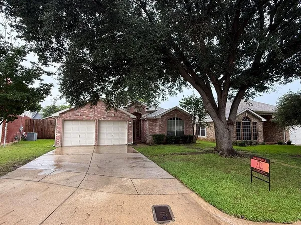 $2,200 | 6105 Comfort Drive, Fort Worth, TX 76132