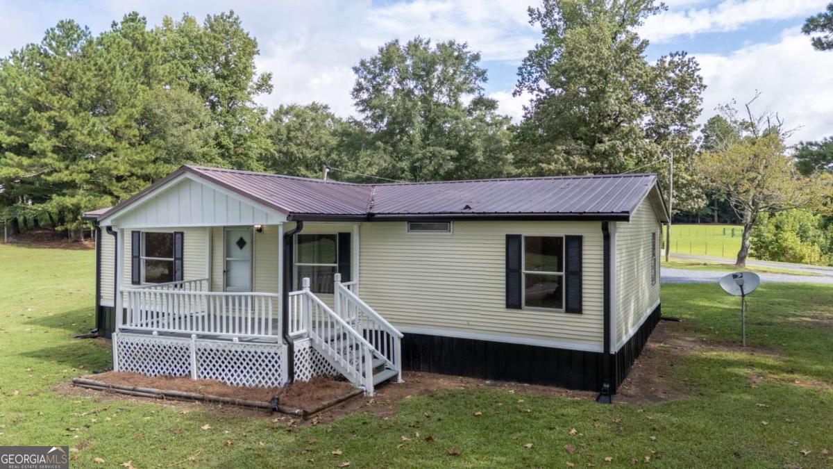 495 Cut Off Road Southwest Plainville, GA 30733 - Photo 1 of 1 a front view of a house with a yard