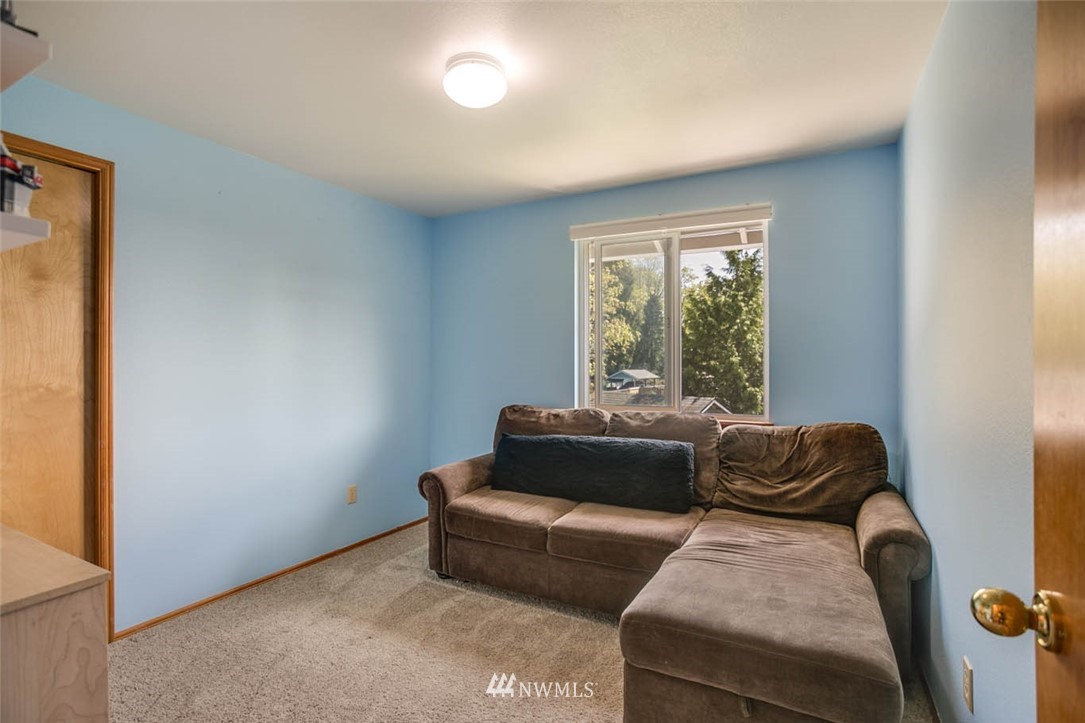 10415 Southeast 187th Place Renton, WA 98055 - Photo 15 of 24