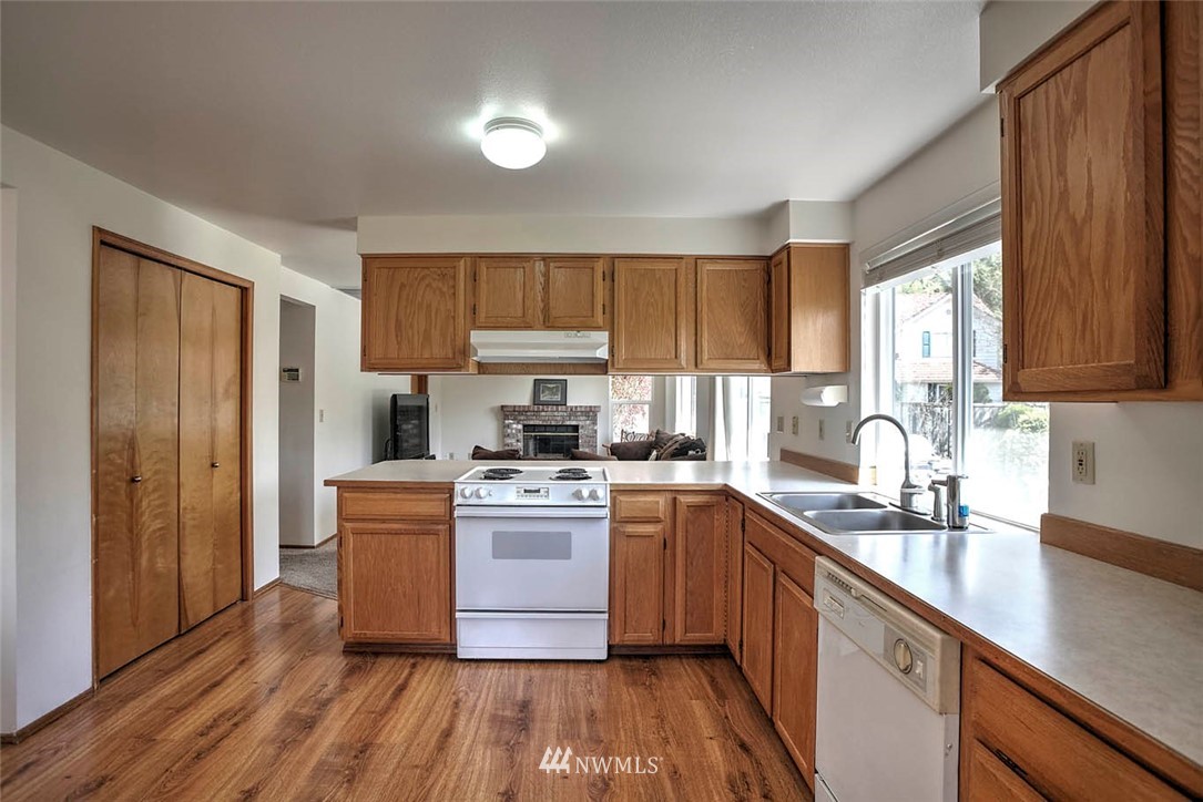 10415 Southeast 187th Place Renton, WA 98055 - Photo 9 of 24