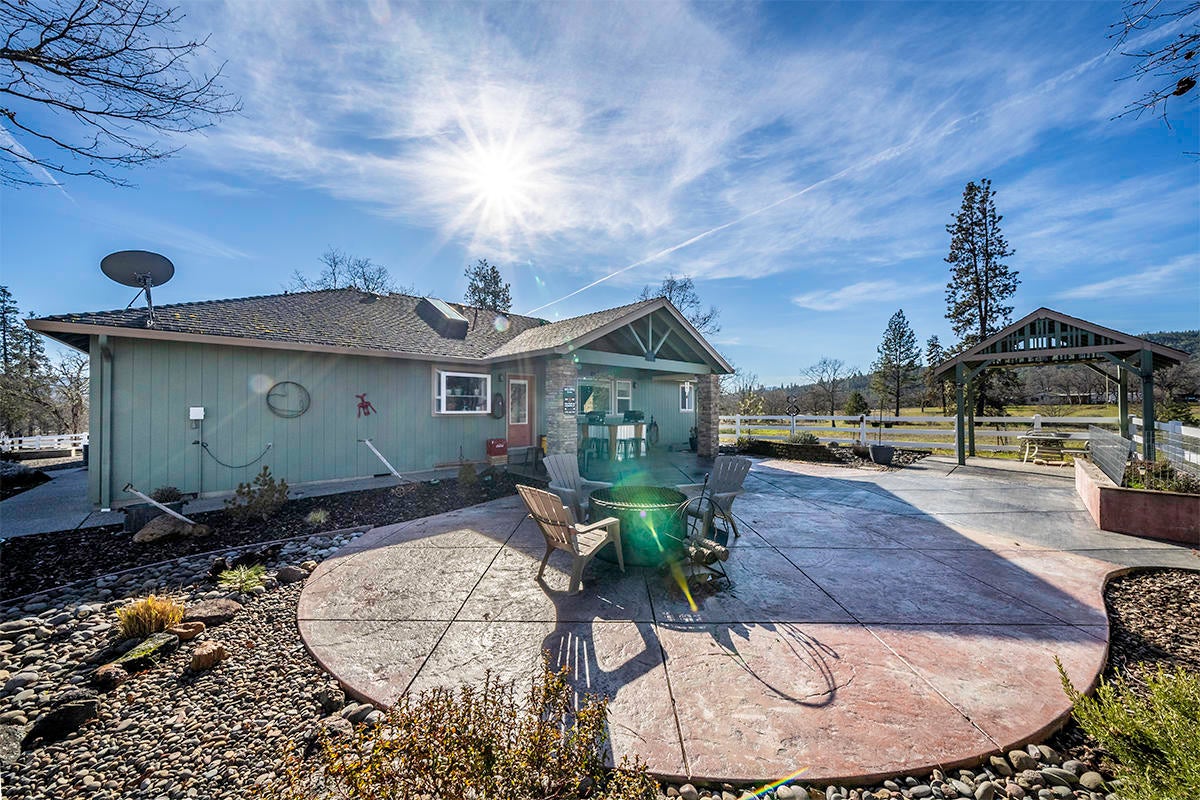 6400 Dodge Road White City, OR 97503 - Photo 22 of 42 DSC04227-HDR