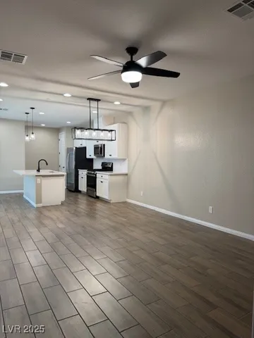 $2,000 | 534 Celebratory Place, Henderson, NV 89011