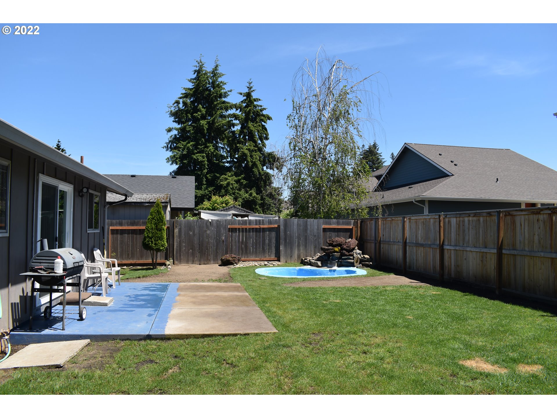 531 T Street Springfield, OR 97477 - Photo 15 of 17 a backyard of a house with table and chairs