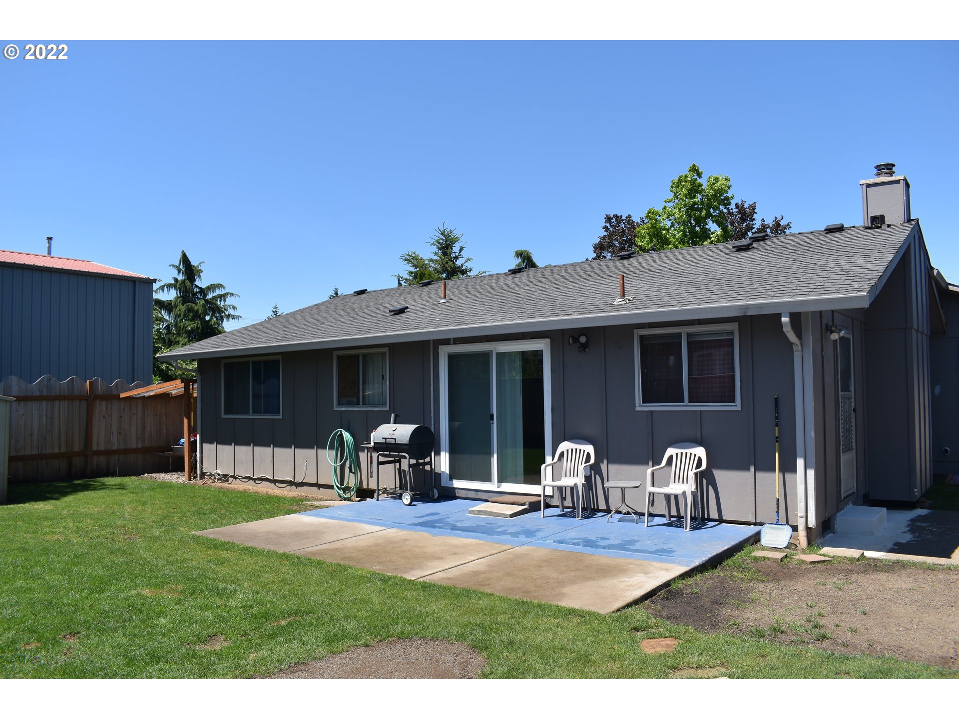 531 T Street Springfield, OR 97477 - Photo 16 of 17 a backyard of a house with table and chairs
