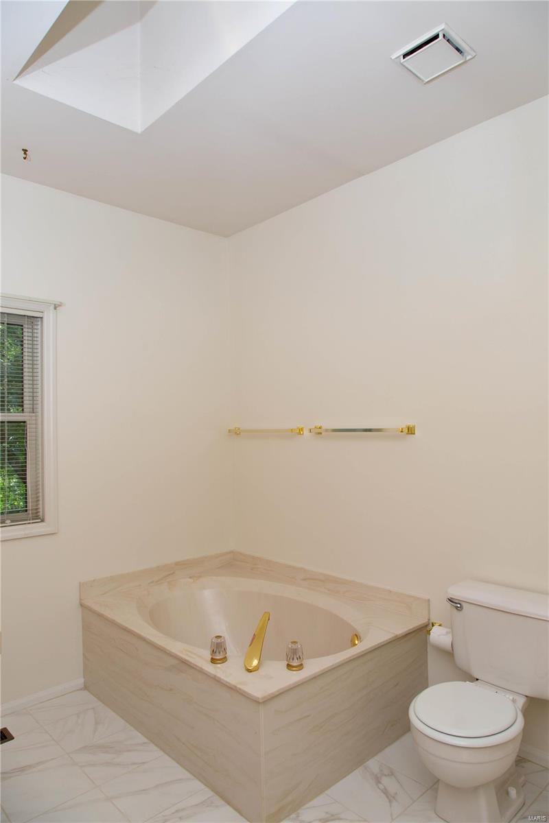 1007 North Spoede Road St. Louis, MO 63146 - Photo 22 of 49 Gallery Image 22