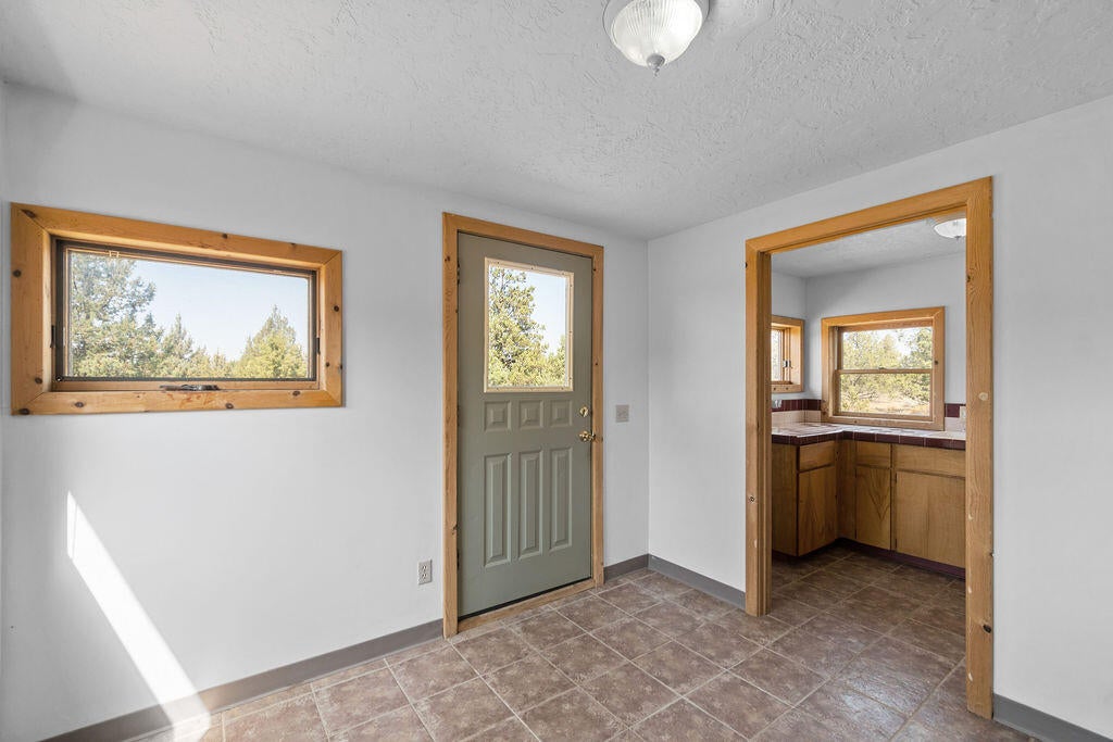 14535 Southwest Chickadee Road Terrebonne, OR 97760 - Photo 11 of 33 DSC04972