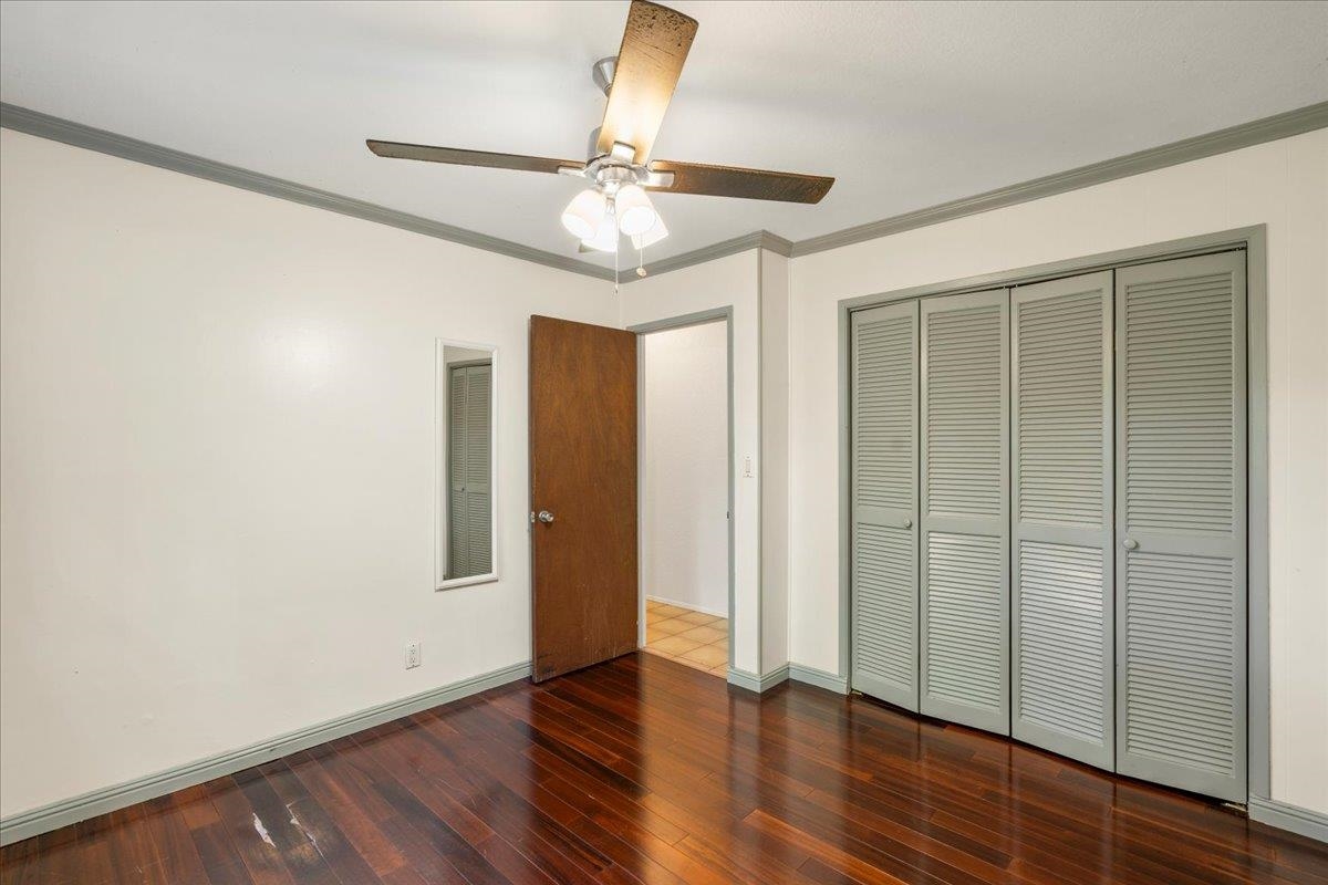 44 Kaupakalua Road Haiku, HI 96708 - Photo 43 of 48 an empty room with wooden floor fan and windows