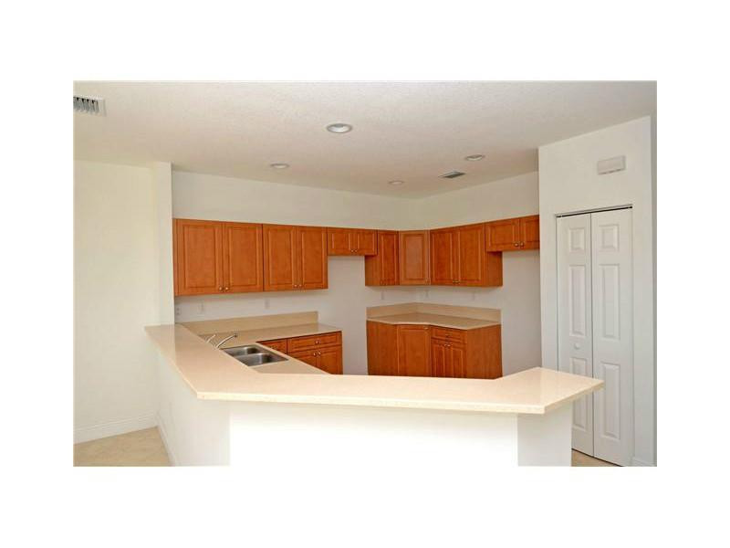 10336 Southwest Sandalfoot Boulevard, Unit 5 Boca Raton, FL 33428 - Photo 5 of 13 Kitchen