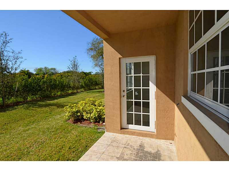 10336 Southwest Sandalfoot Boulevard, Unit 5 Boca Raton, FL 33428 - Photo 9 of 13 Yard/Garden