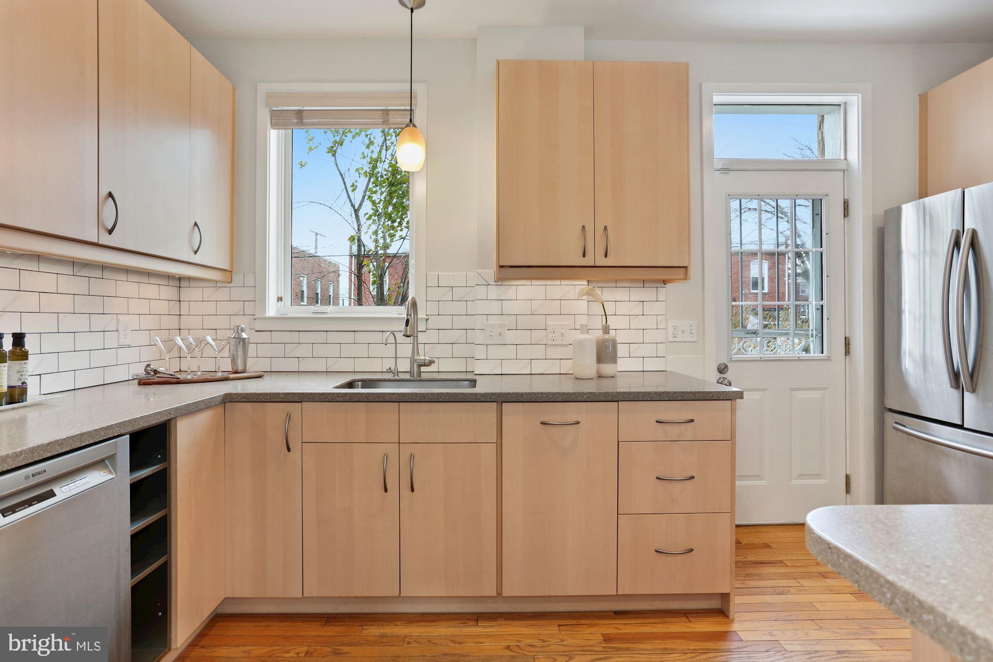 528 Roxboro Place Northwest Washington, DC 20011 - Photo 7 of 31