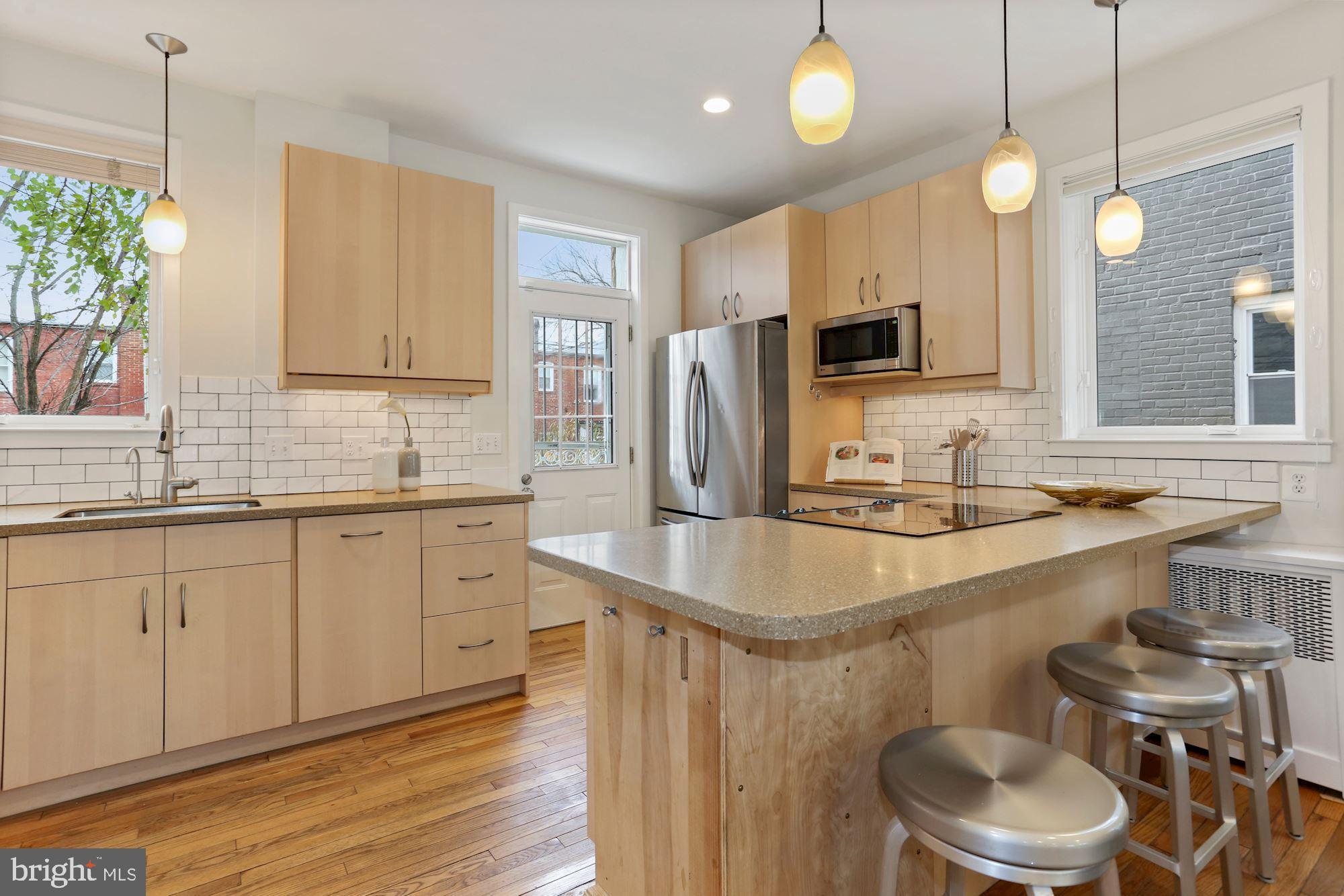 528 Roxboro Place Northwest Washington, DC 20011 - Photo 8 of 31