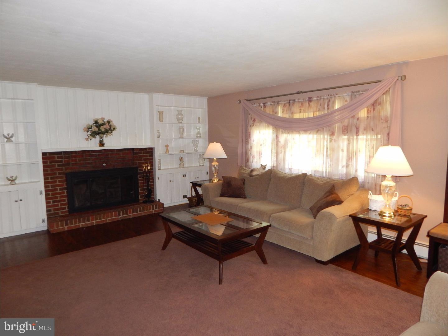 15 Brampton Way Hamilton, NJ 08690 - Photo 3 of 23 Living Room