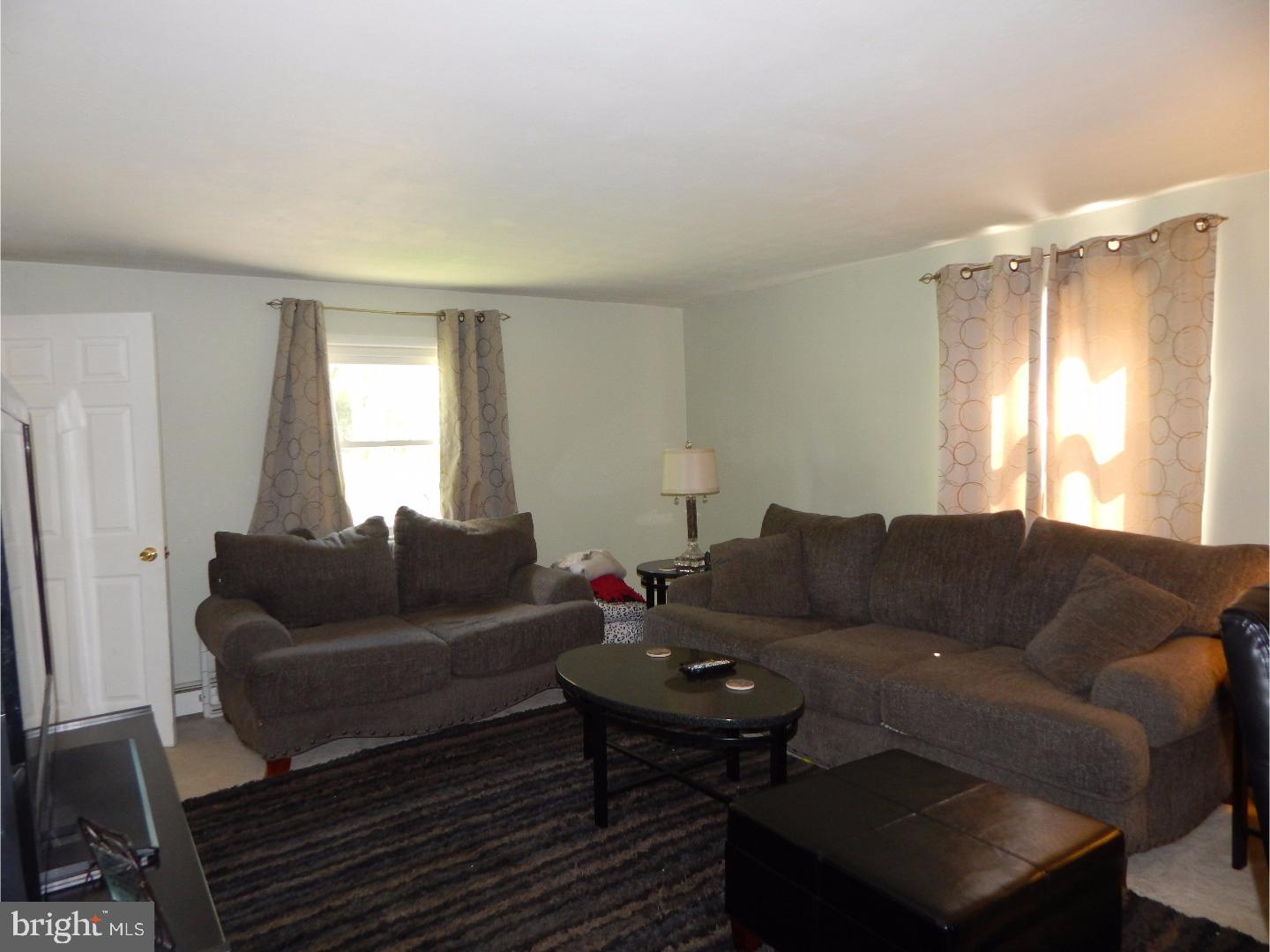 15 Brampton Way Hamilton, NJ 08690 - Photo 10 of 23 Family Room