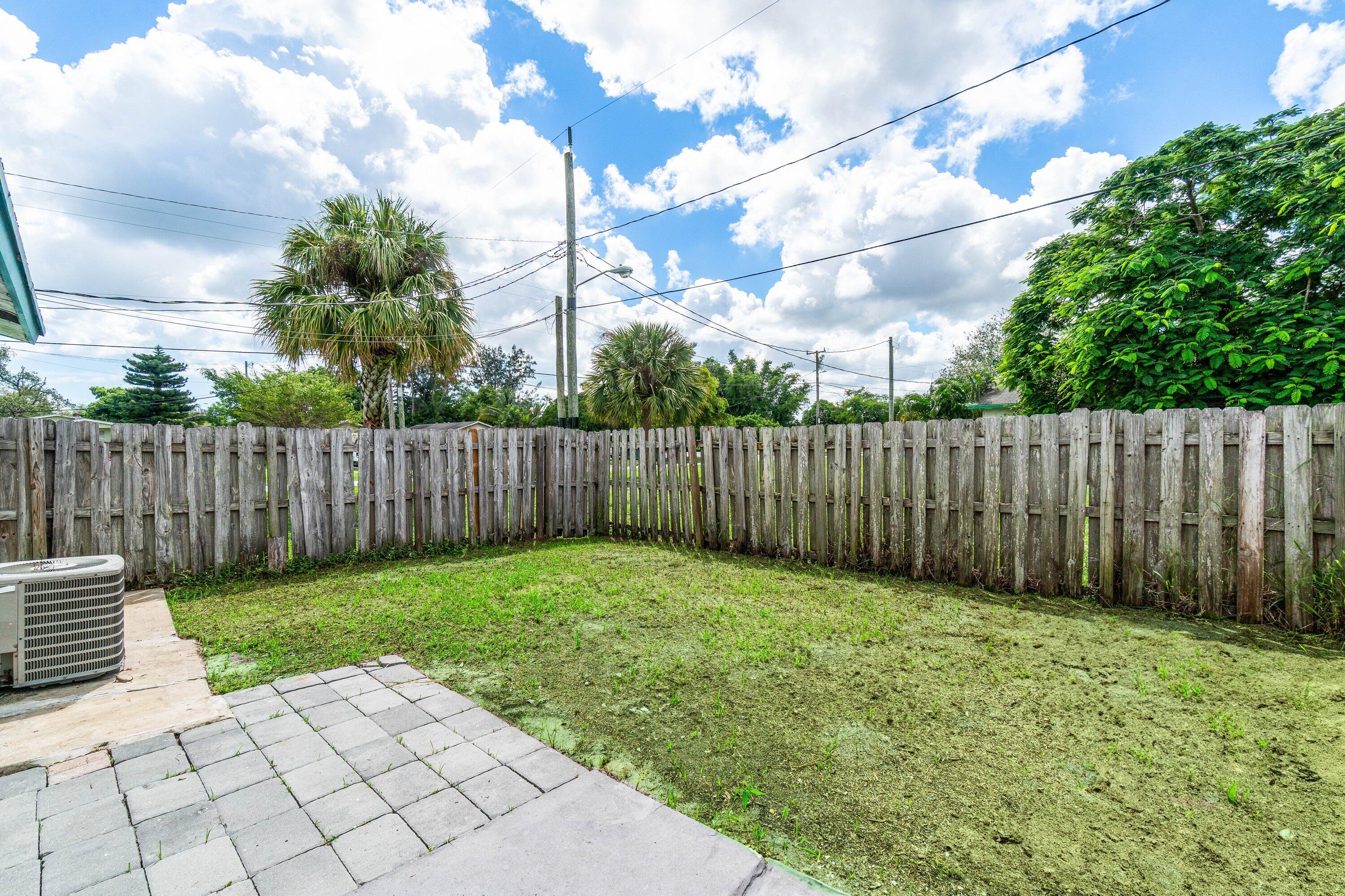 4807 Gulfstream Road Lake Worth, FL 33461 - Photo 18 of 20 018-4807GulfstreamRoad-LakeWorthBeach-FL