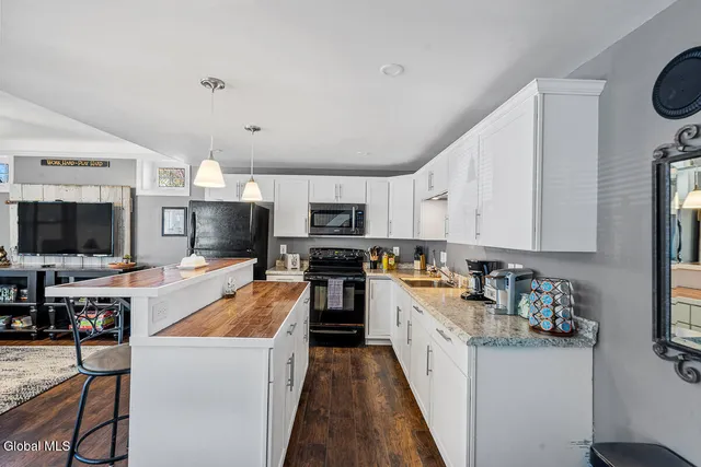 $820,000 | 934 South Shore Road, Edinburg, NY 12134