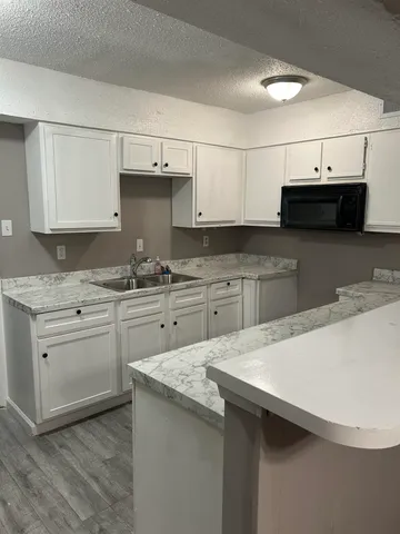 $1,300 | 3635 Chesterwood Drive, Unit 75, Memphis, TN 38118