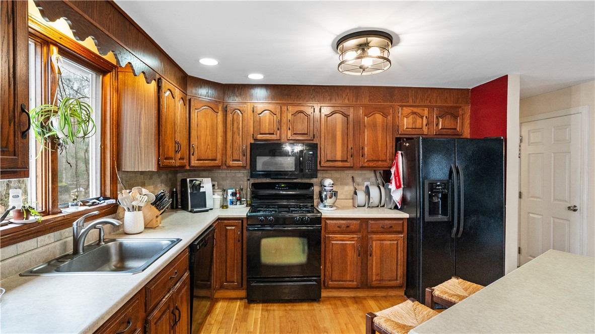 267 Yawgoo Valley Road Exeter, RI 02822 - Photo 12 of 34