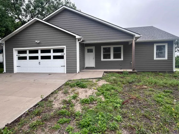 $350,000 | 406 Yuba Street, Burlington, KS 66839