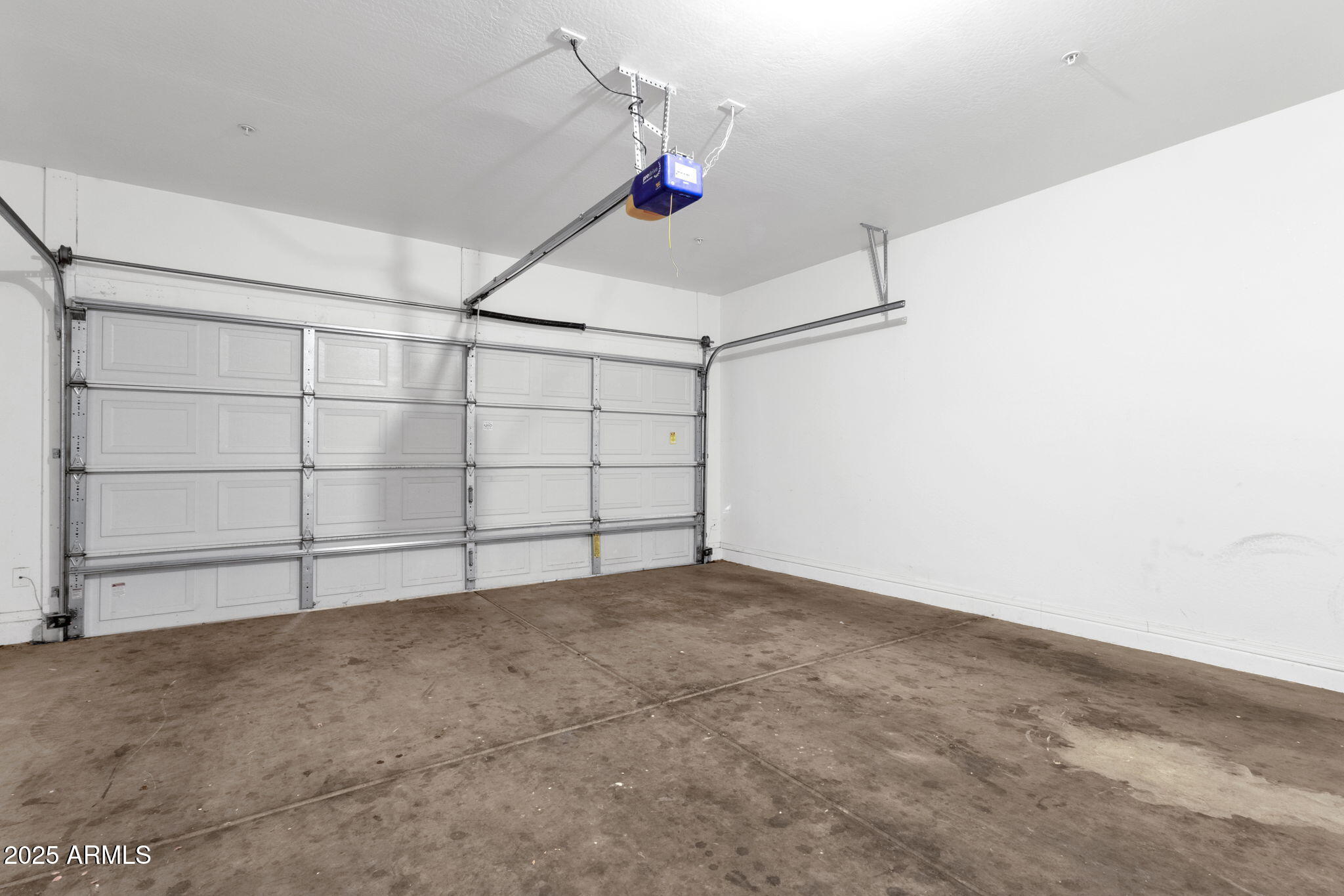 13414 North 87th Lane Peoria, AZ 85381 - Photo 36 of 45 a view of a garage