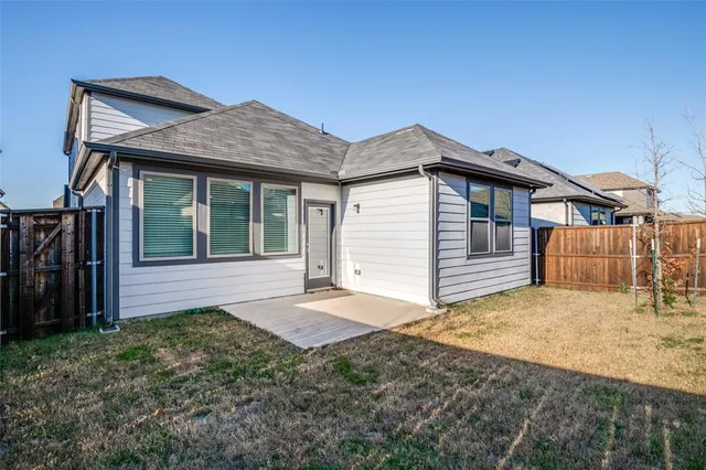 a house view with a backyard space