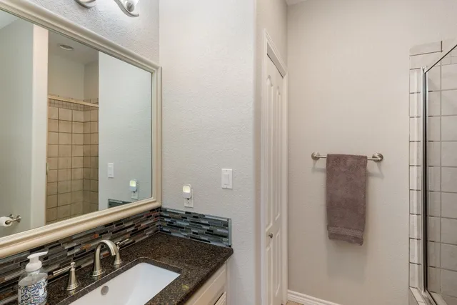 $4,950 | 521 Lucy Lane, Horseshoe Bay, TX 78657