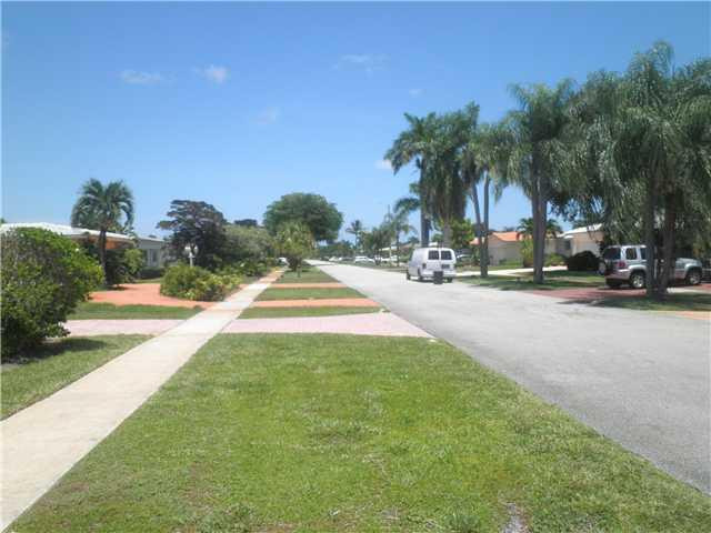 5515 Cleveland Street Hollywood, FL 33021 - Photo 2 of 5 Exterior Front