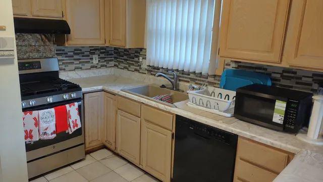 $429,900 | 8287 Berkshire Drive, Ypsilanti, MI 48198