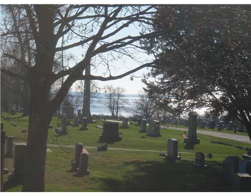 52 Duffield Road Bristol, RI 02809 - Photo 2 of 8 View.
