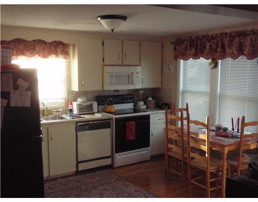 52 Duffield Road Bristol, RI 02809 - Photo 3 of 8 Kitchen.