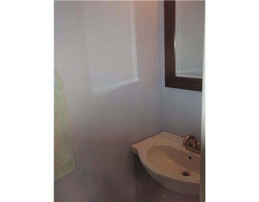 52 Duffield Road Bristol, RI 02809 - Photo 8 of 8 Bathroom.