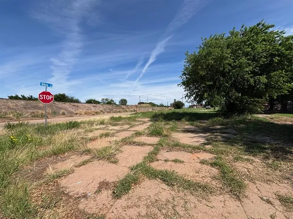 $250 | 601 Front Street, Wichita Falls, TX 76301