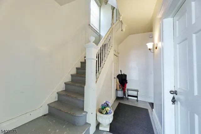 a view of entryway with workspace