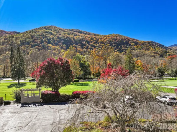 $439,000 | 91 Glenview Lane, Unit 4039, Maggie Valley, NC 28751