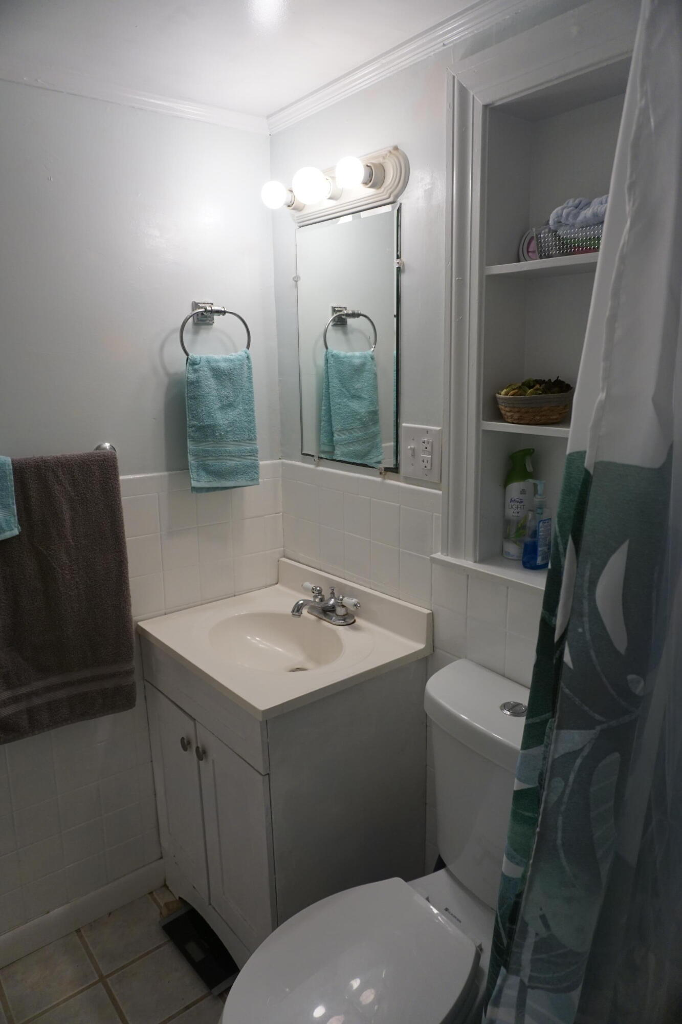 36 Hawthorne Road Raymond, ME 04071 - Photo 23 of 66 1st Floor Bathroom