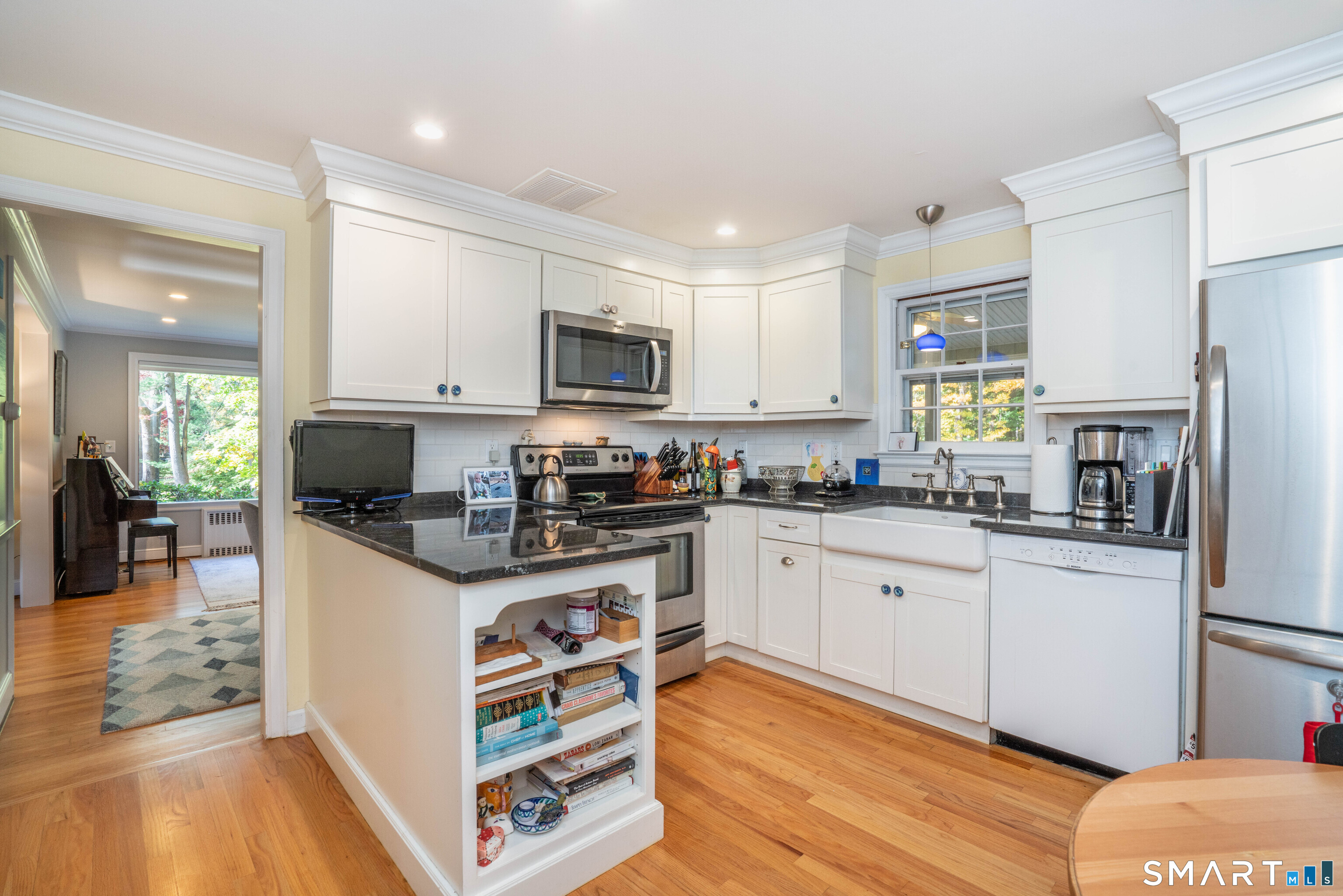 66 Linbrook Road West Hartford, CT 06107 - Photo 8 of 38