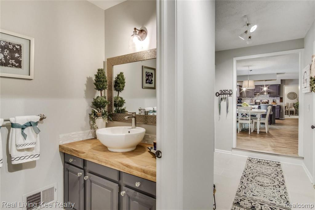 1635 North Kilburn Road Rochester Hills, MI 48306 - Photo 30 of 62