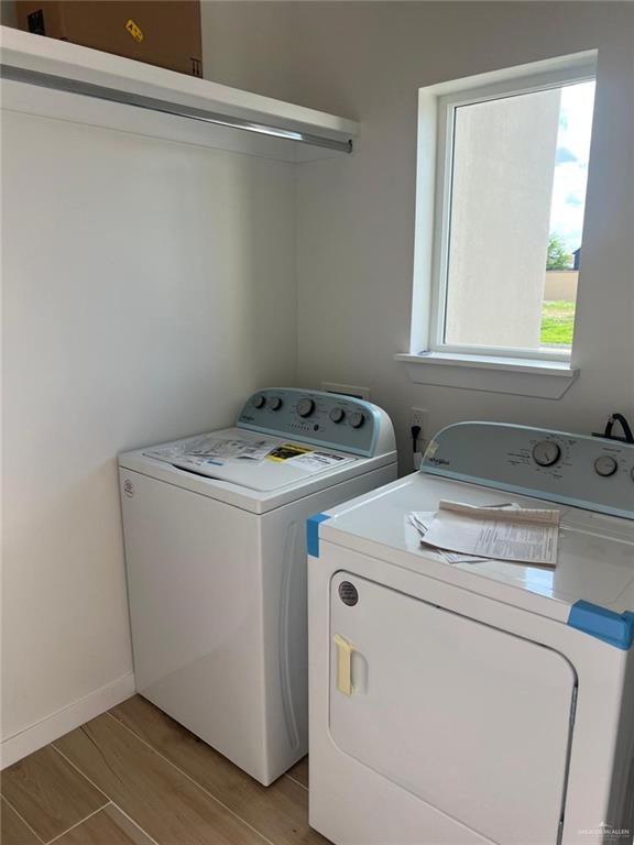 5500 North Crown Point Pharr, TX 78577 - Photo 33 of 39 a utility room with dryer and washer